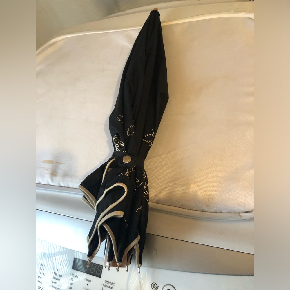 🌴Black and Cream Umbrella with Embroidery-954 $30 or $25!w/offer